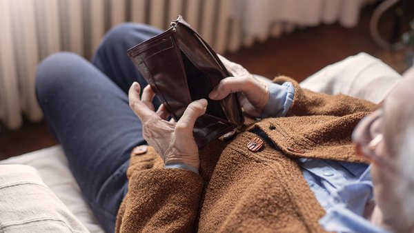 Pensionari cu portofele goale - asigurarea pentru bătrânețe 